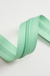 Fabbrica diretta di alta qualità su misura denti normali cerniera in Nylon per la lavorazione dell'indumento accessori - Product Image 4