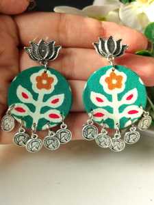 Pendientes de peso ligero de aleación de tonos plateados oxidados de tela hecha a mano de alta calidad, colgantes de monedas de estilo étnico moderno - Product Image 5