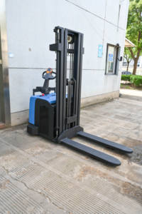 5M 6M 6,2 M <span class=keywords><strong>Rider</strong></span> on Stacker Carretilla elevadora con batería de litio 2000kg 2500kg Apilador eléctrico pesado - Product Image 6