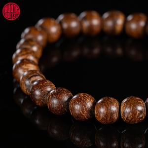 Bracelet en bois d'agar naturel, brin unique, 6 mm, bois vieilli fissuré à fort pouvoir flottant, bijou parfumé très huileux et rare - Product Image 4