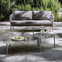 Ensemble de jardin multifonctionnel en rotin style nordique avec chaise individuelle et table basse en osier, idéal pour patios, villas et jardins