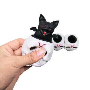 (Vente en gros) Jouet anti-stress en silicone en forme de crâne et de chauve-souris d'Halloween, jouet de décompression rebondissant pour tous les âges et les sexes - Product Image 1