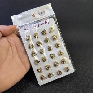 Venta al por mayor de joyería barata, pendientes huecos de oro chapados en latón, pendientes de flores, pendientes con estampado africano para mujer - Product Image 1