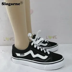 รองเท้าผ้าใบลำลองสำหรับนักเรียนใหม่ปี 2025 รุ่นสปริง-ซัมเมอร์ รองเท้าผ้าใบผู้ชาย รองเท้าลำลองผู้หญิง รองเท้ากีฬาแบบยูนิเซ็กซ์ รองเท้าแบนแฟชั่น รองเท้าผ้าใบอินเทรนด์ - Product Image 5