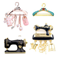 Accessoires de vêtements de mode pour femmes-Creative Metal Hanger Machine à coudre Broche Art Pin Lapel Badge Bag avec Portable Feature