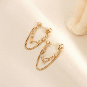 Boucles d'oreilles pendantes modernes en acier inoxydable plaqué or 18 carats à double chaîne, clous d'oreilles délicats anti-ternissement pour femmes - Product Image 1