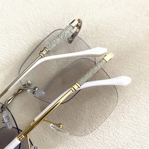 Lunettes de vue photochromiques et anti-lumière bleue pour femmes, monture carrée ou ronde sans cerclage, en métal doré, argenté et strass, avec verres photogris - Product Image 6