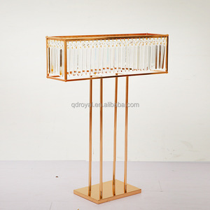 زخارف طاولة ذهبية ، حامل خلفية معدني ، عرض قلادة أكريليك طويلة - Product Image 6