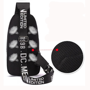 Venta al por mayor <span class=keywords><strong>de</strong></span> <span class=keywords><strong>Amazon</strong></span> hombro bolsa con puerto <span class=keywords><strong>de</strong></span> carga USB Honda bolso <span class=keywords><strong>bandolera</strong></span> luminosa imagen personalizada bolsa - Product Image 4