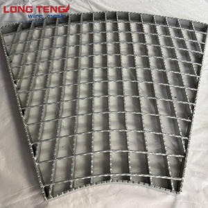 Grille de sol industrielle moderne personnalisée en acier inoxydable SS304/316 pour passerelle extérieure de <span class=keywords><strong>piscine</strong></span> et matériaux de construction métalliques - Product Image 4