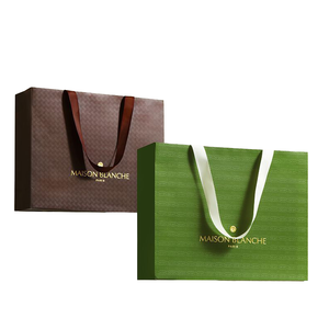 Sacs en papier cartonnés roses de luxe personnalisés avec logo imprimé pour la vente en gros, sacs cadeaux pour boutiques de détail avec votre propre logo et couleur - Product Image 1