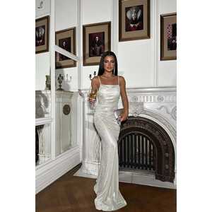 ชุดราตรีสีเขียวมิ้นท์ทรงเอไลน์แบบมีสายรัด  ถักโครเชต์ยาวลากพื้น คอสูง เรียบง่าย ประดับเลื่อม ไข่มุก ดอกไม้ และขนนก สำหรับงานปาร์ตี้ - Product Image 3