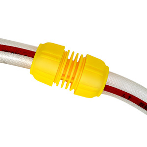 Connecteur de tuyau en plastique jaune Guoma Ruixiang de 1 pouce pour la réparation de conduites d'eau avec conception filetée et matériau PP durable - Product Image 2