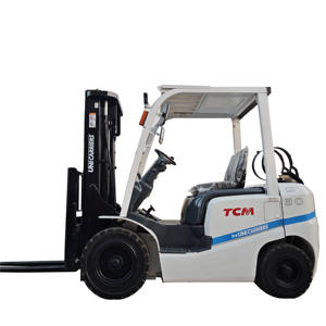 Montacargas TCM de 3 Toneladas a Gas LP en Buen Estado, Motor Isuzu Original Japonés FD30 Usado con Desplazador Lateral Hidráulico y Neumáticos Sólidos en Venta - Product Image 1