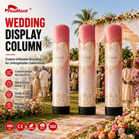 Colonne promotionnelle gonflable FEAMONT avec tissu polyester imperméable et durable pour des événements élégants en plein air, tels que les mariages dans les jardins.