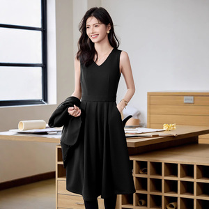 Women's Professional Blazer Solid Color Polyester Anti-Wrinkle Casual Suit Jacket for Mothers and Commuters - Product Image 3