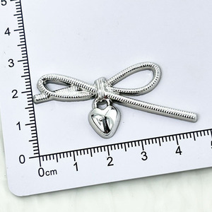 จี้เรซิ่นรูปหัวใจแบบกลวงสไตล์ Ins สำหรับตกแต่งเคสมือถือ เครื่องประดับศีรษะ ของตกแต่งพลาสติก อุปกรณ์เสริมเครื่องประดับ ผลิตจากเมืองอี้หวู่ - Product Image 4
