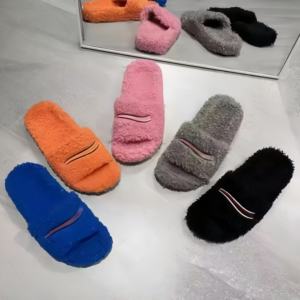 Pantoufles de luxe haut de gamme pour femmes, pantoufles en fourrure avec broderie décorative, pantoufles chaudes et confortables, pantoufles tendance pour femmes - Product Image 5