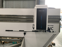 Ligne de traitement des fenêtres en aluminium CNC à 13 axes, machine de perçage, de fraisage et de découpe laser pour la production en usine