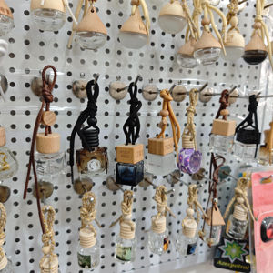 Botellas de Perfume para Auto de Lujo Mita de 8 ml, Coloridas, con Tapa de Corona, Difusor de Vidrio, Impresión Serigráfica, Varios Estilos, Botellas al por Mayor - Product Image 1