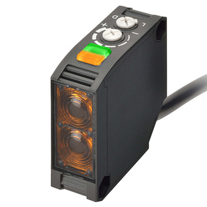 Capteur à faisceau traversant E3JK-TR12-C avec sortie relais pour applications de systèmes de convoyage - Product Image 4