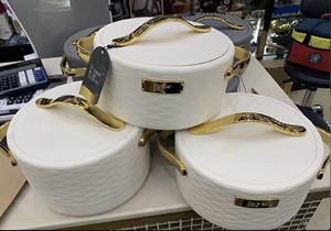 Juego de Recipientes Térmicos Aislados con Diseño Acolchado de Lujo, 1.5L 2L 2.5L, Olla Térmica con Plato de Metal Dorado para Regalo de Boda - Product Image 5