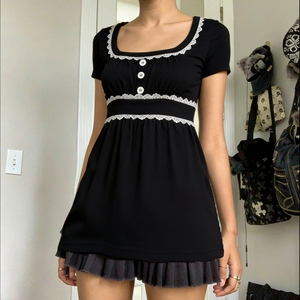 Dark Gothic Loli Black White Contrast Stitch Square Neck Babydoll Hem Short Sleeve Summer Versatile Distressed Top - Product Image 5