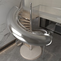 Escalier de luxe coulissant en fer forgé, design d'escalier pour la maison jusqu'au 2ème étage, escalier rond, escalier intérieur, escalier en WPC