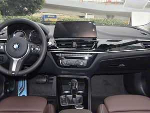 Baoma 1 Série 120i 2023 avec extérieur M Sport Shadowline, accents noirs, toit panoramique, système audio haut de gamme - Product Image 4
