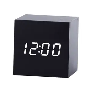 Mini horloge de bureau fraîche de veilleuse en bambou menée numérique créative avec 3 réglages d'alarme