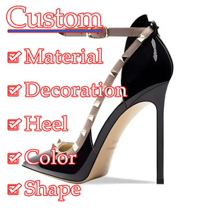 Sandalias de tacón de aguja súper alto con correa de tobillo y hebilla, de <span class=keywords><strong>charol</strong></span>, con tachuelas, diseño nuevo 2024 para <span class=keywords><strong>mujer</strong></span>, ideales para dropshipping. - Product Image 2