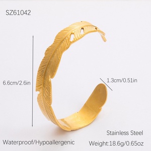 Pulsera de Moda de Acero Inoxidable Chapada en Oro de 18K Estilo INS, Diseño de Cara Ancha con Apertura, Producto al por Mayor - Product Image 6