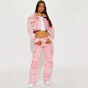 Completo <span class=keywords><strong>Donna</strong></span> Stile Street con Giacca Cargo Corta Personalizzata e Jeans Larghi in Tessuto a Maglia - Product Image 1