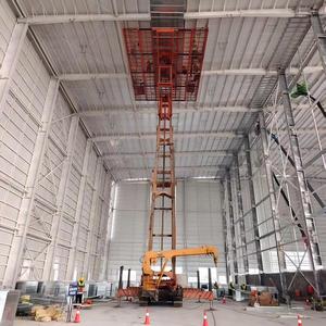 Plataforma Elevadora Hidráulica de Orugas Diésel de 40 Metros, Roja, de Alta Resistencia, para Instalación de Techos en Terminales de Aeropuertos - Product Image 6
