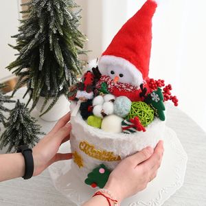 Lot d'accessoires en feutre DIY de Noël en gros : formes de bonhomme de neige et de renne pour décorations personnalisées - Product Image 5