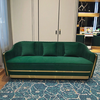 Sofá Seccional de tela verde con decoración de metal dorado tapizado para hotel, muebles de casa de huéspedes para Villa, sala de estar, apartamento