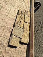 Revêtements muraux en pierre de granit beige doré naturel avec une finition naturelle