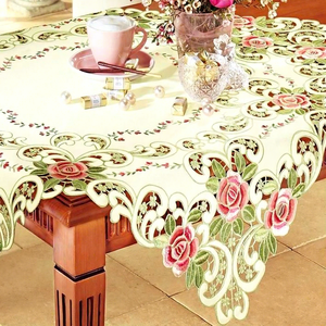 Camino <span class=keywords><strong>de</strong></span> <span class=keywords><strong>Mesa</strong></span> Cuadrado Bordado <span class=keywords><strong>de</strong></span> Tela No Tejida 100% Poliéster 36x36 Pulgadas - Product Image 1
