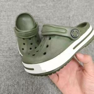 Croooos Sabots et sandales fermées pour hommes, femmes et couples, d'été, respirants, antidérapants, rehaussants, pour l'extérieur et la plage, vente en gros - Product Image 4