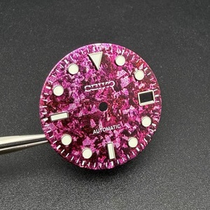 Nouvelle montre de style moderne avec un seul calendrier, index ronds colorés, cadran de 28,5 mm compatible avec le mouvement NH35 - Product Image 3