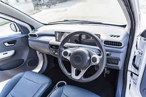 Camión de reparto eléctrico RHD Drive Mini coche eléctrico <span class=keywords><strong>2</strong></span> asientos 15KW Potencia del motor Litio EEC Tablero de furgoneta de carga transparente - Product Image 2