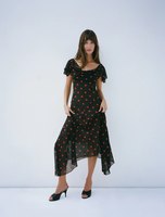 Robe de vacances Nicecover style vintage français, col bénitier, manches volantées, ourlet asymétrique, base noire, pois rouges, en mousseline de soie, longueur midi