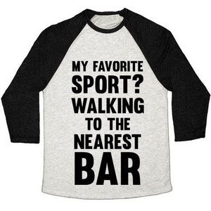 กีฬาโปรดของฉันคืออะไร? เดินไปที่บาร์ที่ใกล้ที่สุด เสื้อยืดเบสบอลแบบทรีเบลนด์สำหรับทุกเพศ - Product Image 3