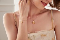Collier élégant en or jaune massif 18 carats avec fleur d'alocasia, diamant et chaîne à maillons en perles d'eau douce, certifié NGTC, VM.Jewelry