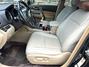 Toyota Highlander 2009 2.7L 6AT 5 places – SUV japonais d'occasion abordable, SUV familial spacieux pour les acheteurs internationaux - Product Image 6