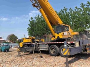 सुपर वैल्यू का इस्तेमाल Qkk25k5c ट्रक-माउंटेड क्रेन 25ton अधिकतम लिफ्टिंग लोड अच्छी स्थिति इंजन कोर मोटर गियरबॉक्स असर - Product Image 1