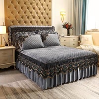 Parure de lit de luxe 4 pièces en coton brodé de dentelle avec jupe de lit, couvre-lit et housse de couette
