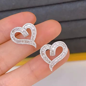 Orecchini a perno a cuore vuoto da donna, eleganti accessori per l'orecchio da indossare tutti i giorni - Product Image 2