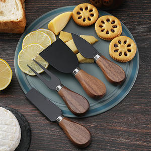 Set di Coltelli per Formaggio con Manico in Noce e Lame in Acciaio Inox, 4 Pezzi con Tagliere e Forchetta, Scatola Rotonda per Conservazione - Product Image 4