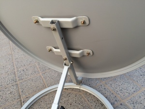 Antena Parabólica de Montaje en Suelo de Banda Ku de 75 cm, 10.7-12.75 GHz, Ganancia de 38.52 dB, Acero Antioxidante para Exteriores con Más de 10 Años de Durabilidad - Product Image 4